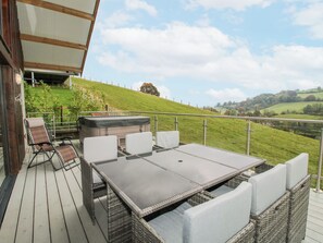 Outdoor dining - Bwncath (Welshpool)