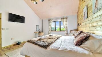 3 bedrooms, individually decorated, individually furnished, free WiFi