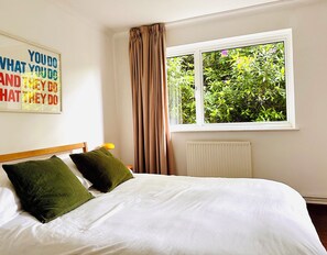 4 quartos, individualmente decorados, individualmente mobiliados