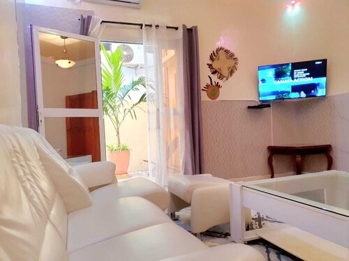 Levy, Apart F2 avec Cour Privé, spacieux, lumineux