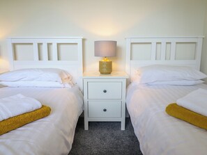 4 bedrooms, individually decorated, individually furnished, free WiFi - The Wardens House (Newtown)