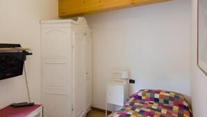 Unclassified image, 5 of 10, button - Agriturismo Prisma: Single Room with Private Bathroom (Villa Vergano)