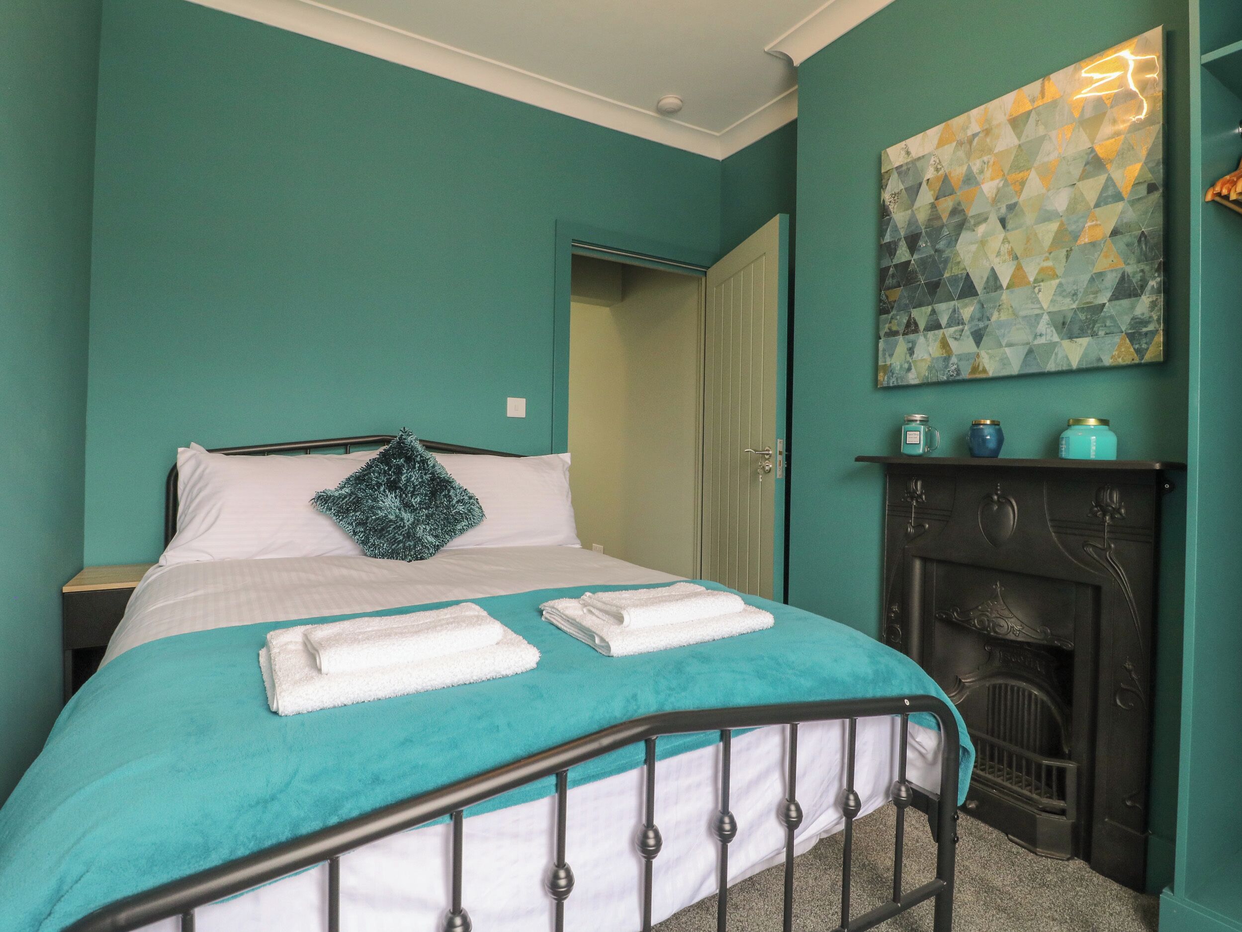 4 bedrooms, individually decorated, individually furnished, free WiFi