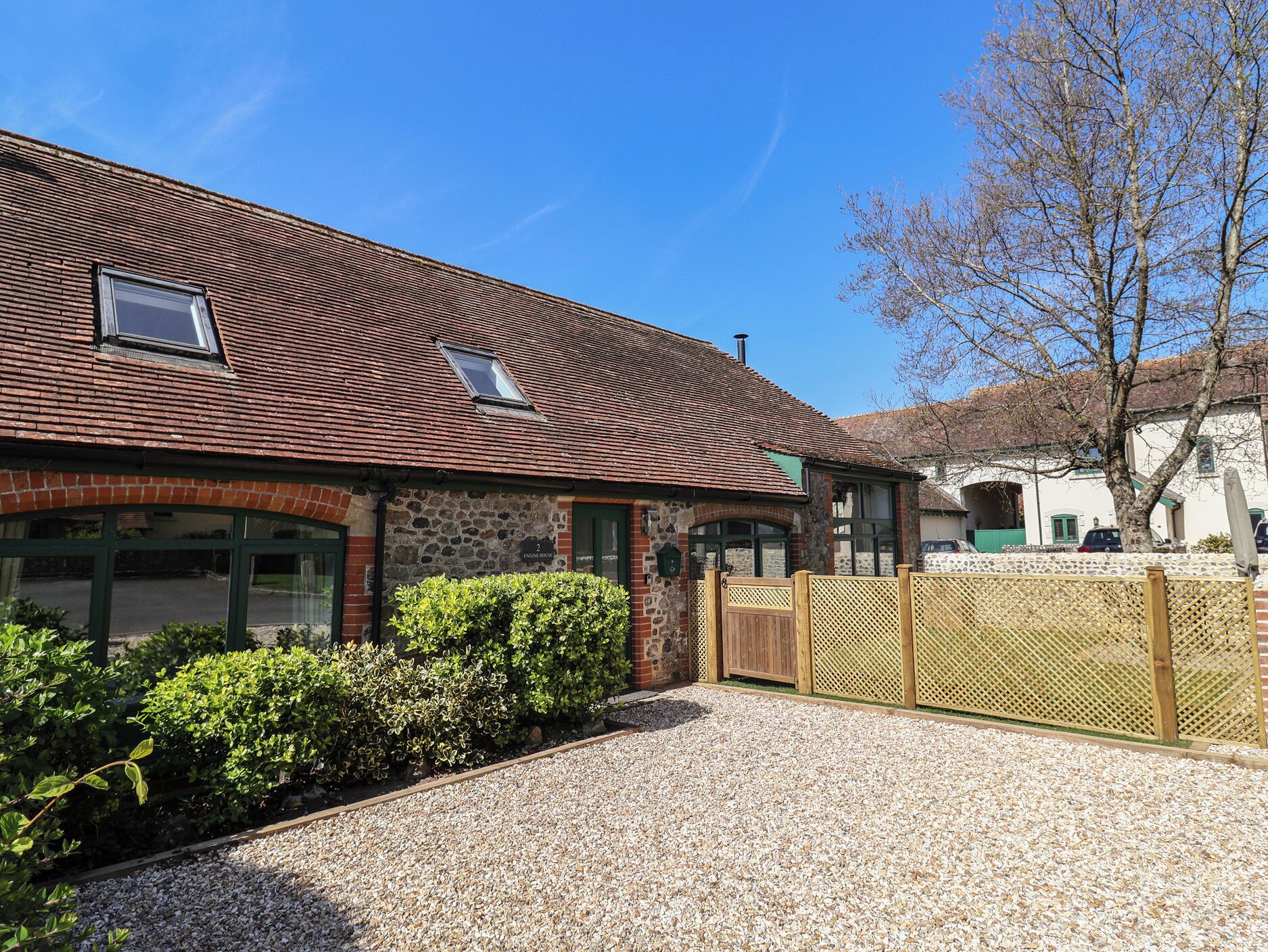 كوخ | المنشأة من الخارج