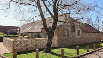 Cottage | Property grounds