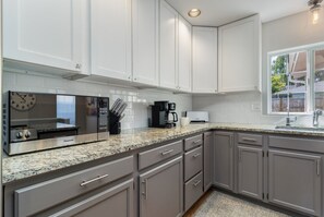 Fridge, microwave, stovetop, dishwasher