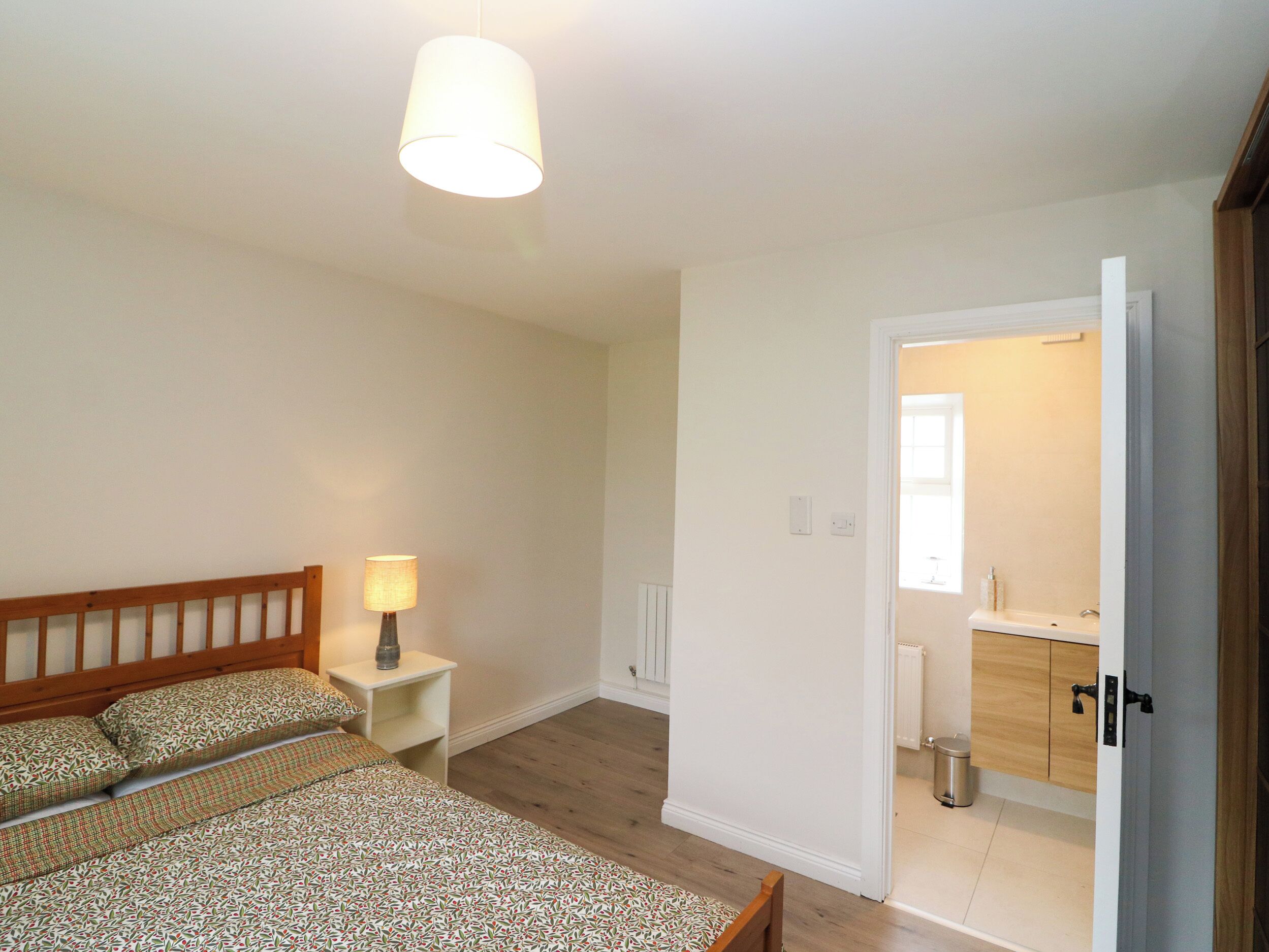 4 bedrooms, individually decorated, individually furnished, free WiFi