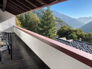 Outdoor dining - Polly House in Saint-Rhémy-en-Bosses (Valle d'Aosta)