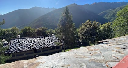 Polly House in Saint-Rhémy-en-Bosses