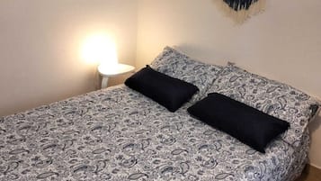 1 chambre, fer et planche à repasser, Wi-Fi gratuit, draps fournis