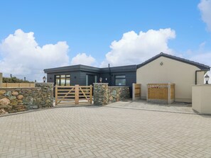 Exterior - Refail Fach (Port Talbot)