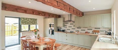 電冰箱、洗碗機、電熱水壺、烤麵包機