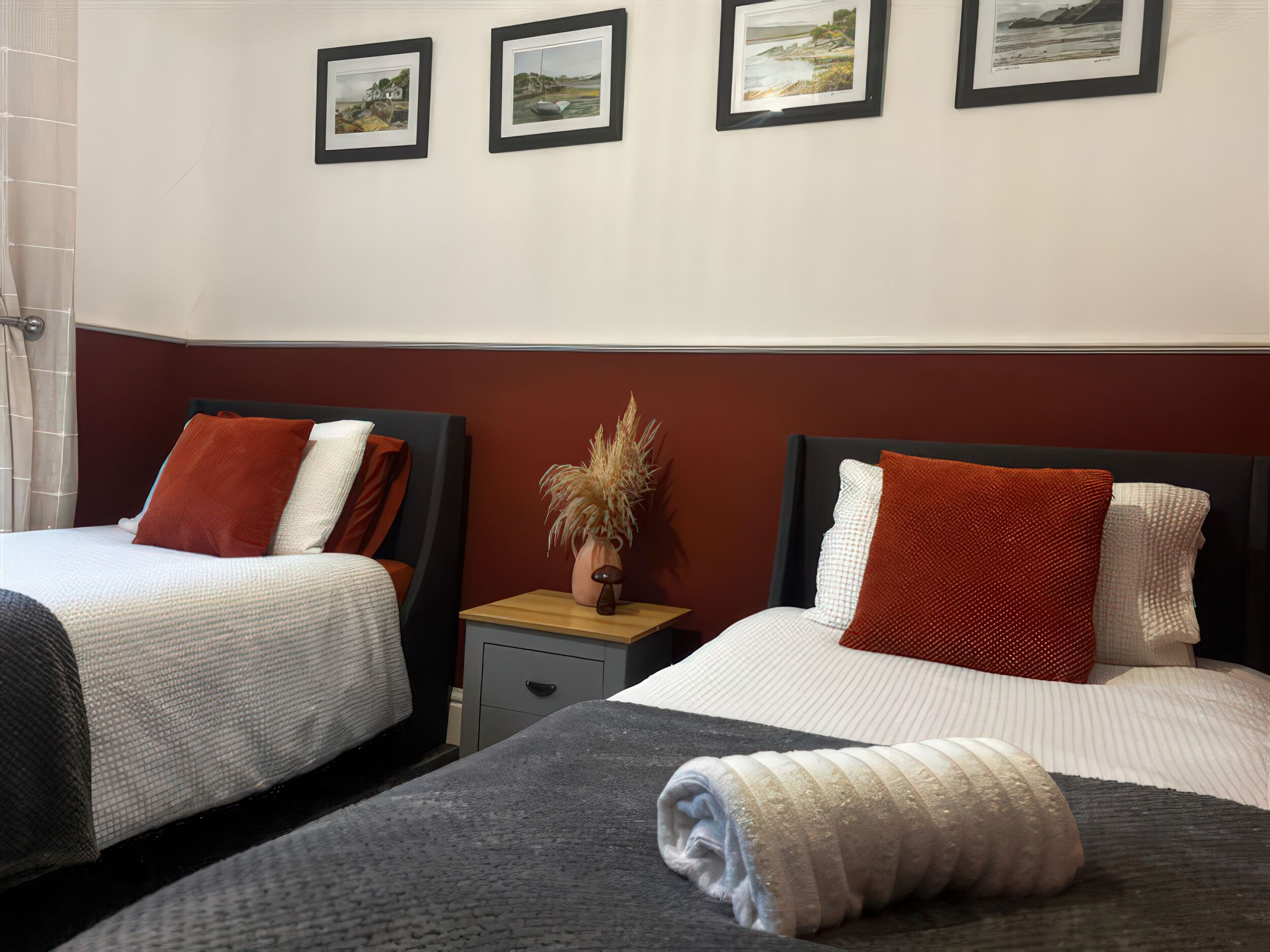 كوخ | 3 عدّة غرف نوم وبديكورات فريدة لكل غرفة وطراز فريد لكل وحدة