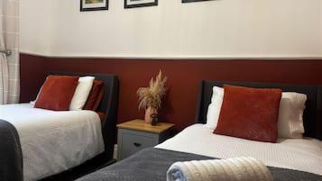 كوخ | 3 عدّة غرف نوم وبديكورات فريدة لكل غرفة وطراز فريد لكل وحدة