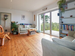 Living area - Kernowfornia (Newquay)