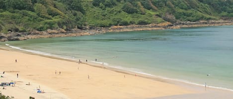 Una playa cerca