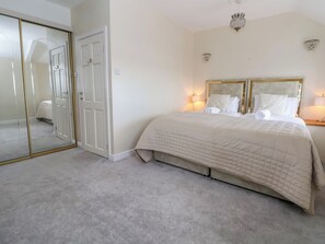 4 Schlafzimmer, individuell dekoriert, individuell eingerichtet