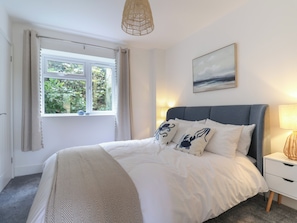 1 bedroom, individually decorated, individually furnished - The Bungalow (Lyme Regis)