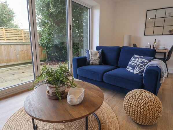Living area - The Bungalow (Lyme Regis)