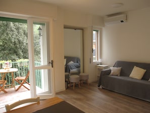 Apartment, 1 Bedroom, Balcony, City View | Living room