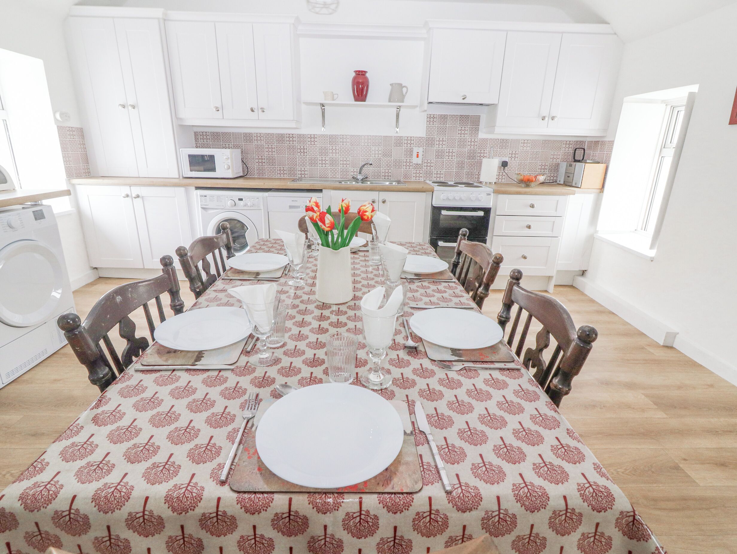 Dishwasher, electric kettle, toaster, cookware/dishes/utensils