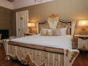 8 bedrooms, individually decorated, individually furnished, free WiFi - Beechgrove Manor (Workington)