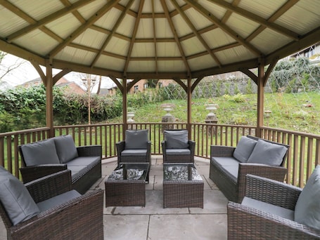 Cottage | Property grounds