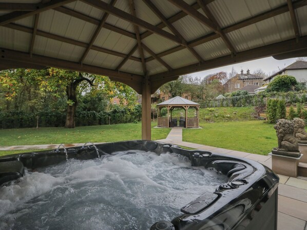 Bañera de hidromasaje exterior