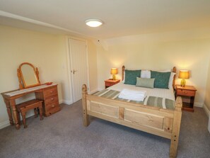 2 bedrooms, individually decorated, individually furnished, free WiFi