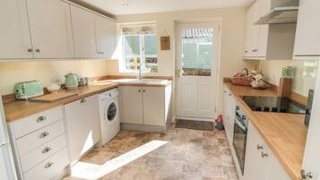 Refrigerador, lavavajillas, tetera eléctrica y tostadora