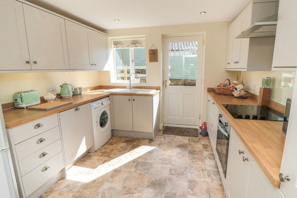 Fridge, dishwasher, electric kettle, toaster