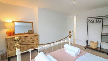 4 bedrooms, individually decorated, individually furnished, free WiFi