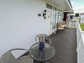 Outdoor dining - 23 Cherry Park (Skegness)
