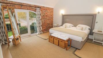 12 bedrooms, individually decorated, individually furnished, free WiFi