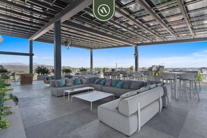 2 عدّة غرف نوم وخدمة الإنترنت