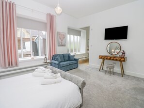 4 habitaciones, decoración personalizada y muebles diferentes 