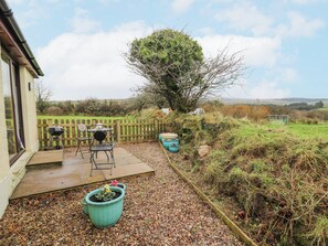 Outdoor dining - Y Gweithdy Rhos Eirin (Clynderwen)