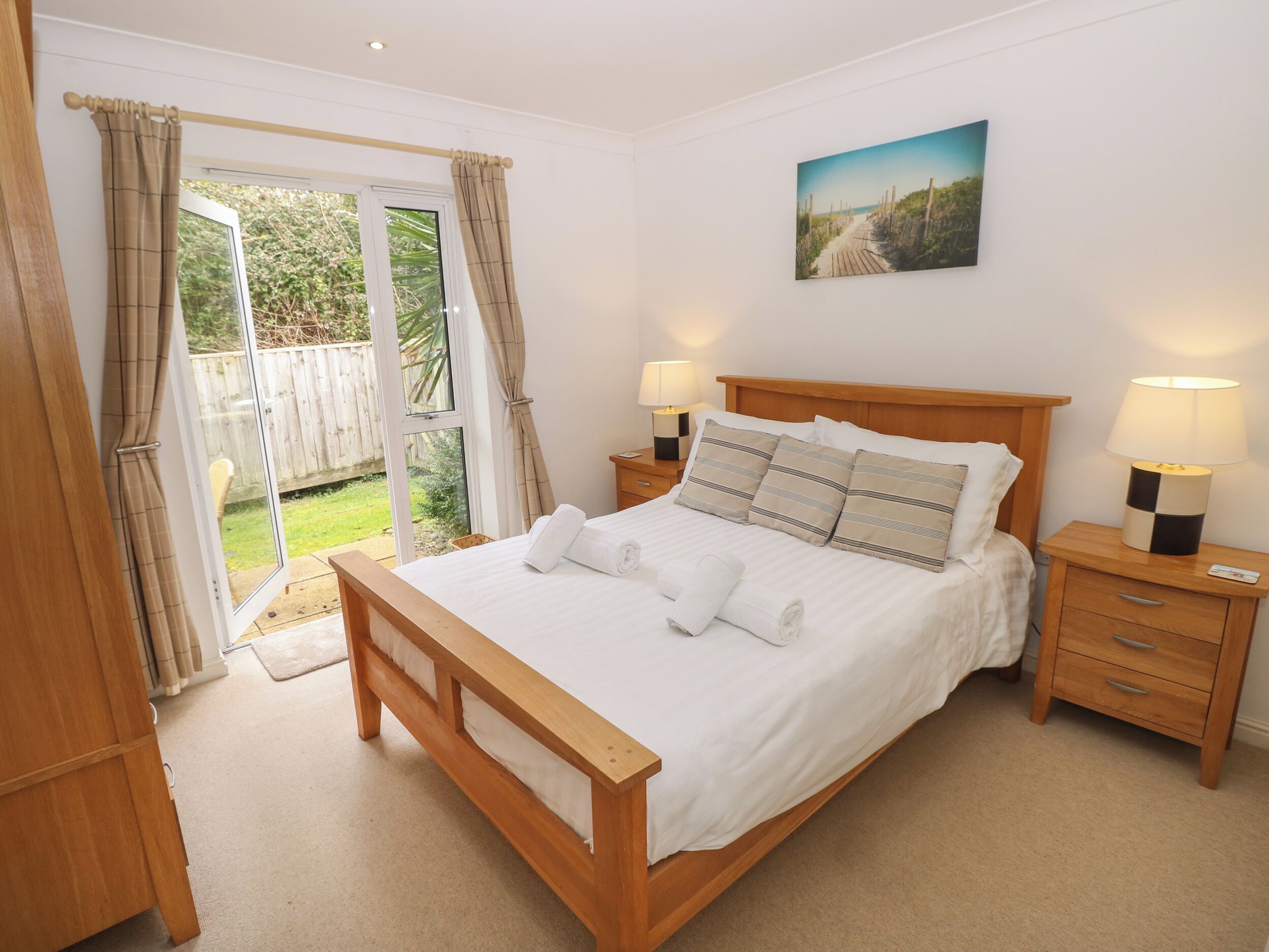 2 bedrooms, individually decorated, individually furnished, free WiFi