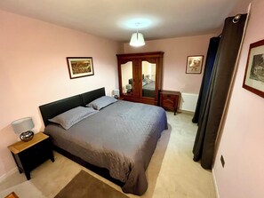 5 bedrooms, individually decorated, individually furnished, free WiFi