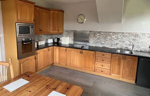 Lave-vaisselle, bouilloire électrique, grille-pain