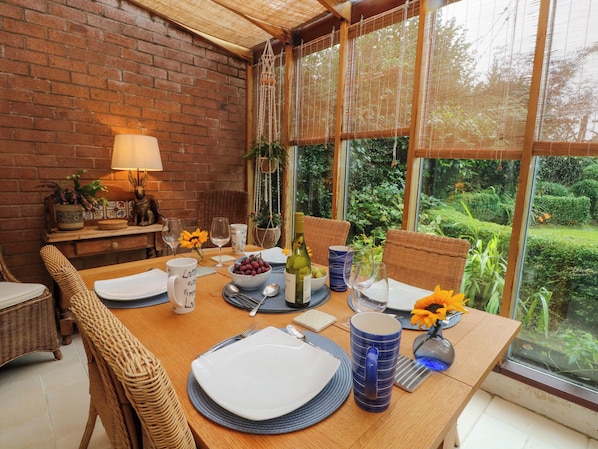 Dining - The Hare Burrows (Macclesfield)