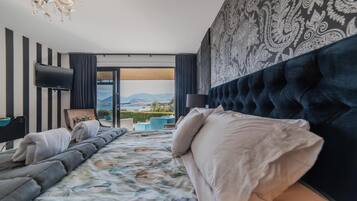 6 bedrooms, iron/ironing board, WiFi, bed sheets