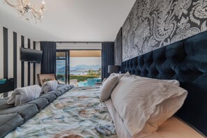 6 bedrooms, iron/ironing board, WiFi, bed sheets - The Andromeda Hideaway - 6BR, Hot tub, BBQ (Lake Tekapo)