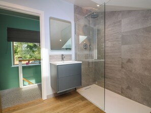 Shower - Suetts Farm Barns (Southampton)