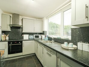 Réfrigérateur, lave-vaisselle, bouilloire électrique, grille-pain