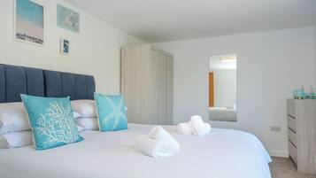 4 habitaciones, decoración personalizada y muebles diferentes