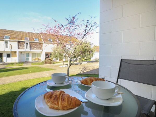 Outdoor dining - Vermont J30 (Yarmouth)