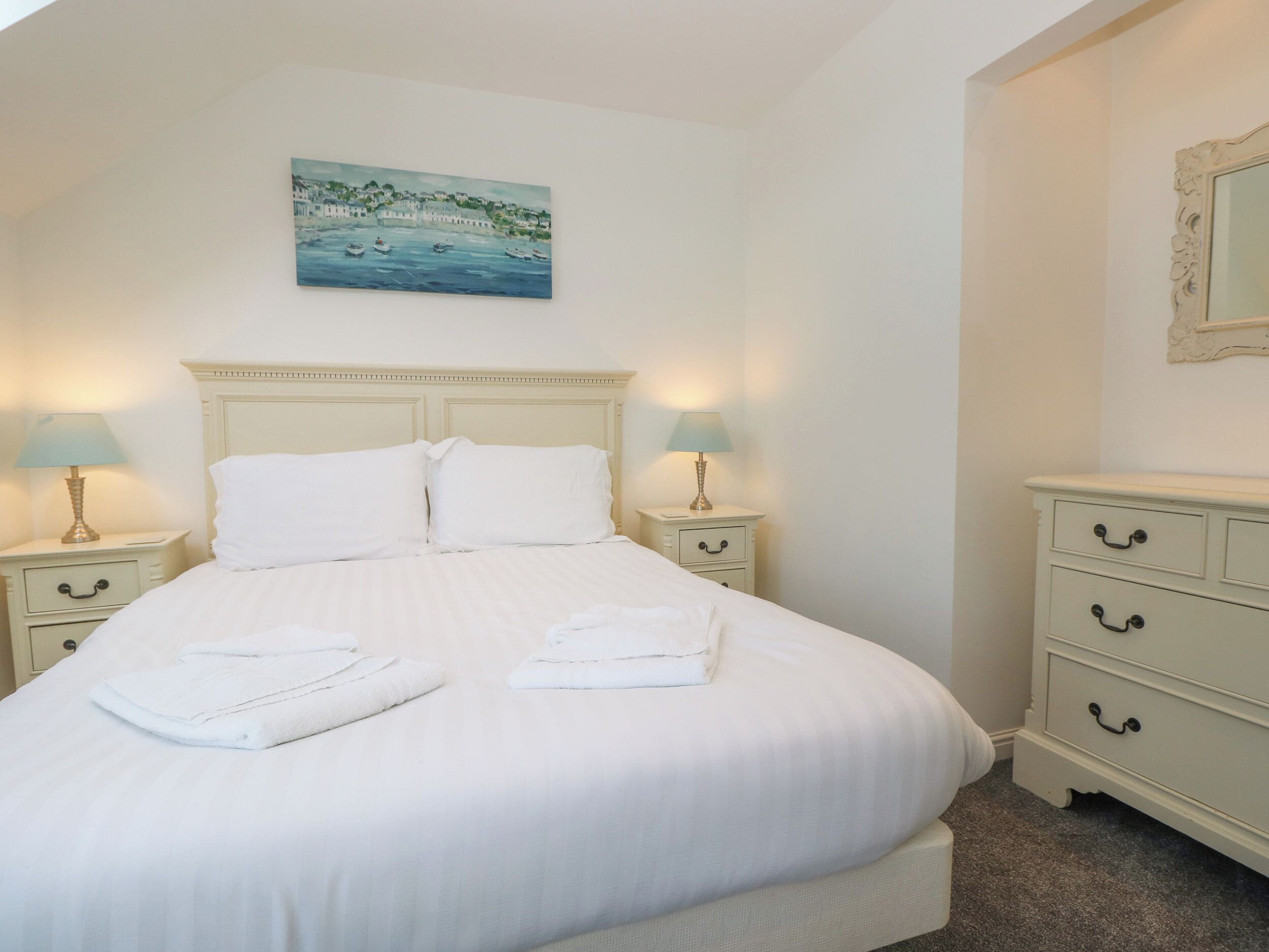 2 bedrooms, individually decorated, individually furnished, free WiFi