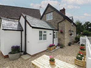 Property grounds - The Cottage (Stratford-upon-Avon)