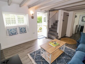 Living area - The Cottage (Stratford-upon-Avon)